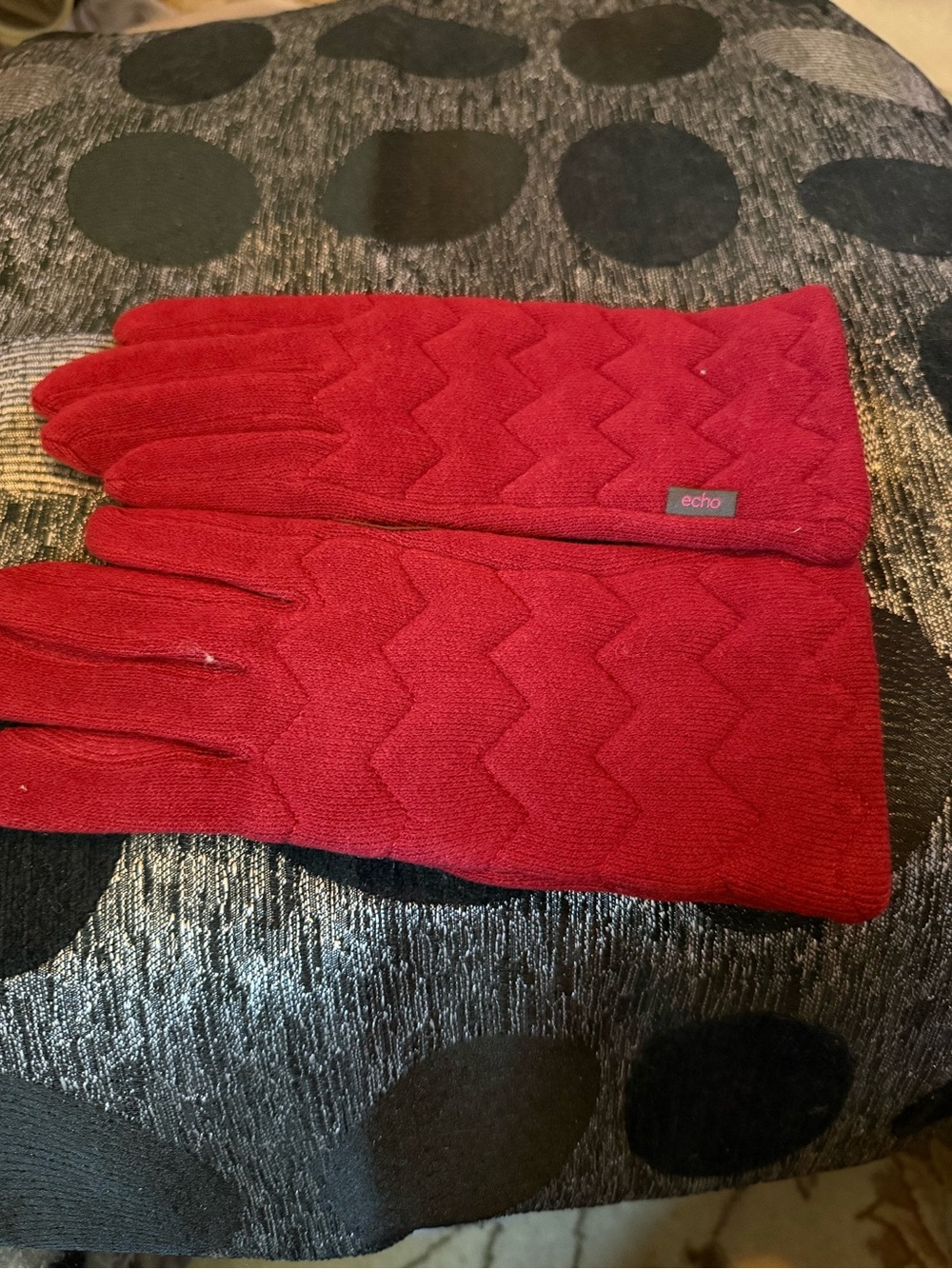 Echo Women's Red Chevron Knit Gloves